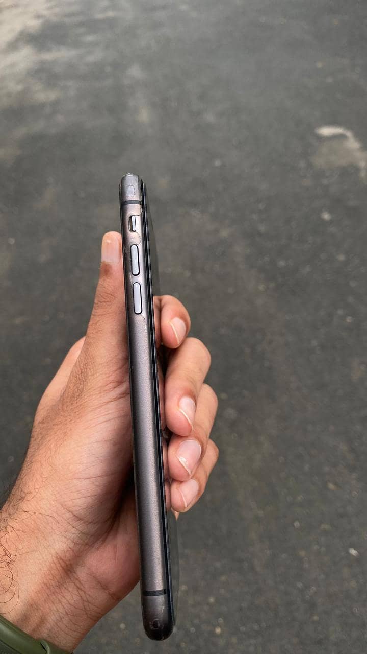 Apple iPhone 11 3