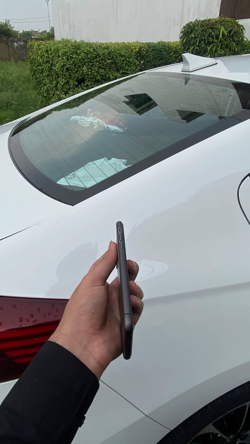 Apple iPhone 11 4