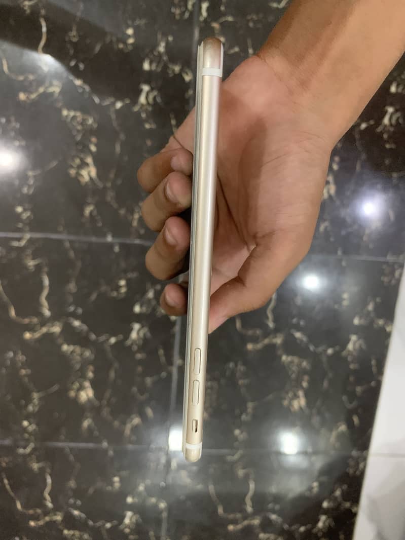 Apple iPhone 7 Plus 2