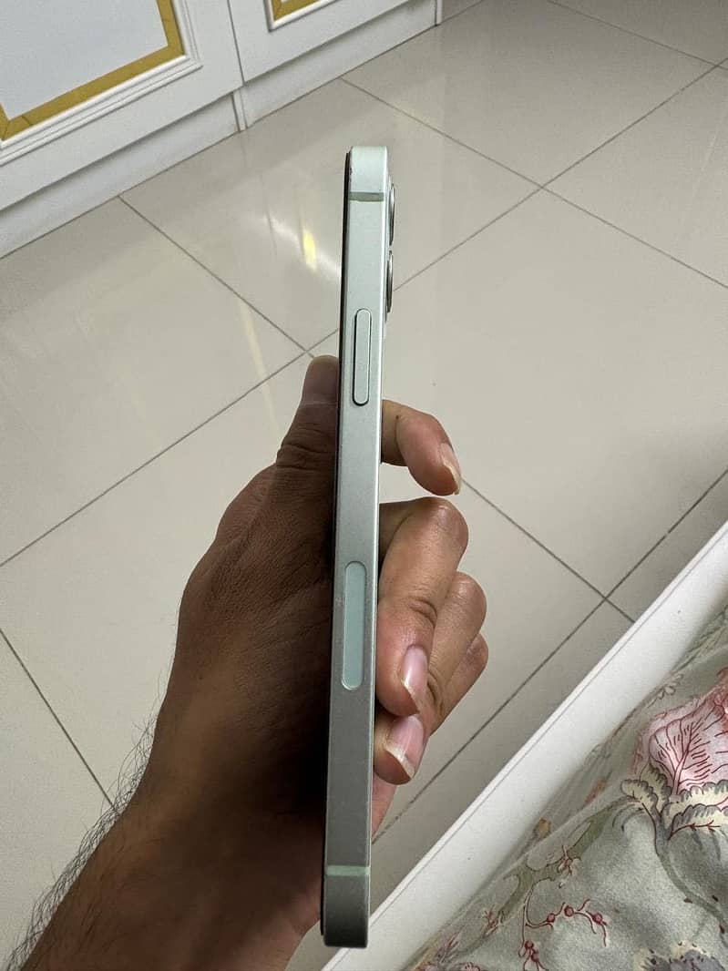 Apple iPhone 12 4