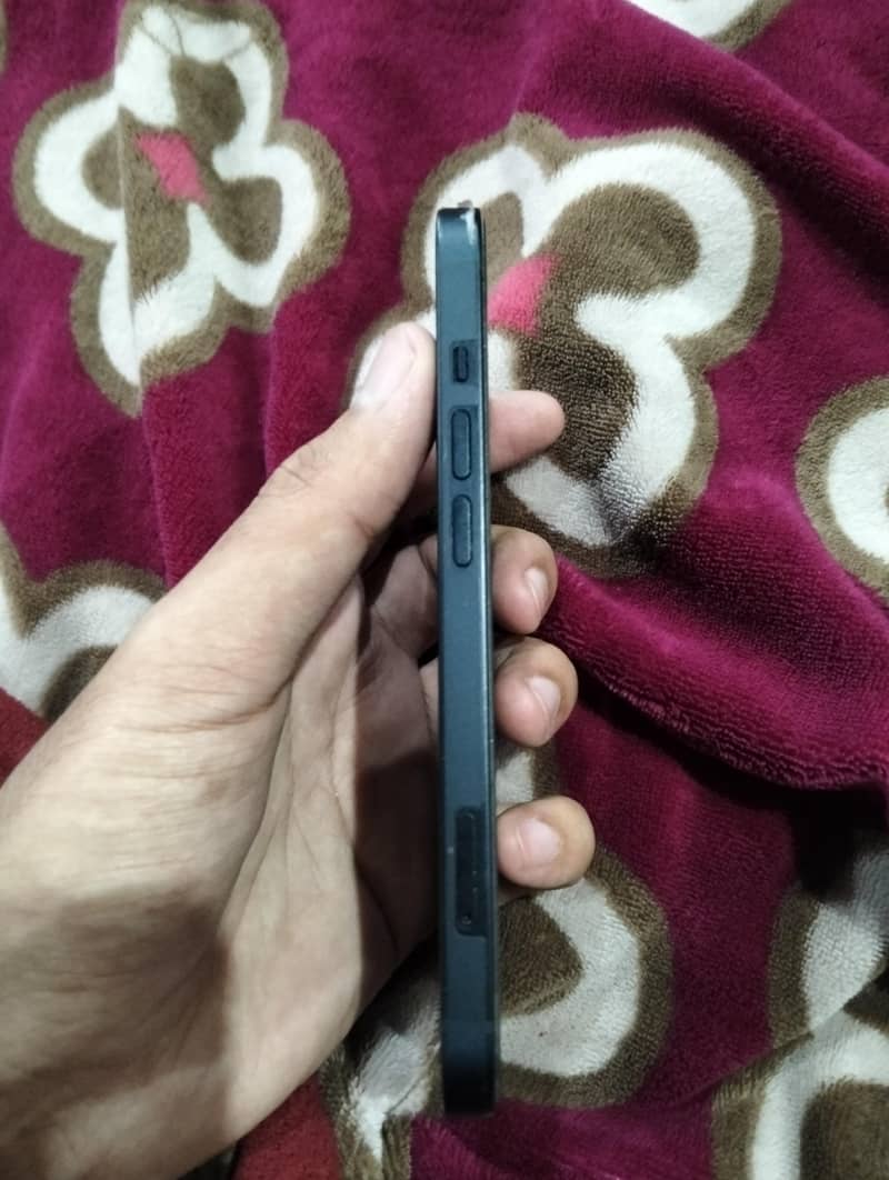 Apple iPhone 13 3