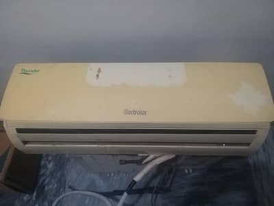 Elextrolux 1.5 Ton Non Inverter AC