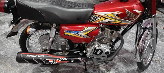 Honda 125 | 2024/25 Model red color 9000+km