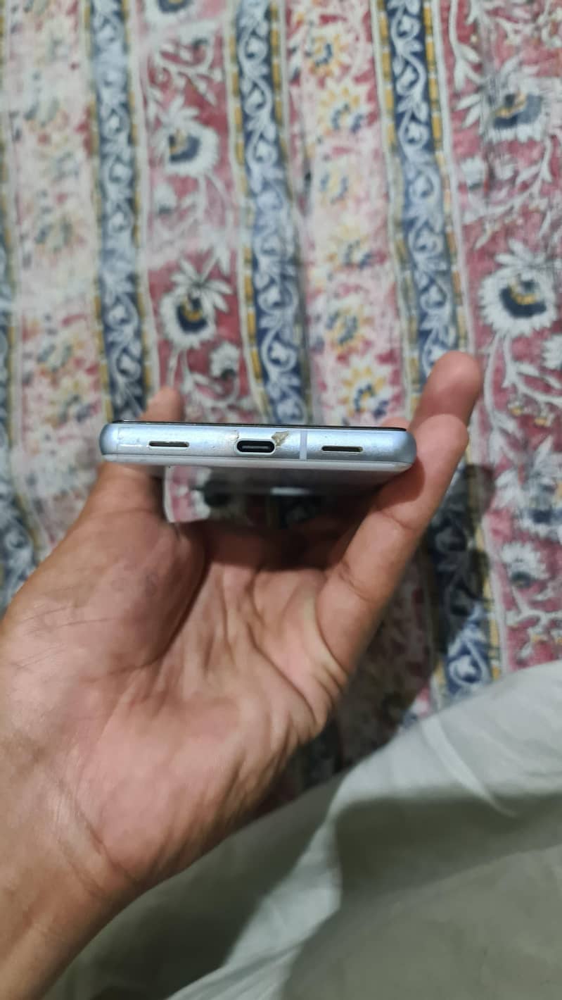 Google Pixel 7a 5
