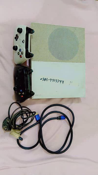 X BOX ONE S WITH 2 REMOTES