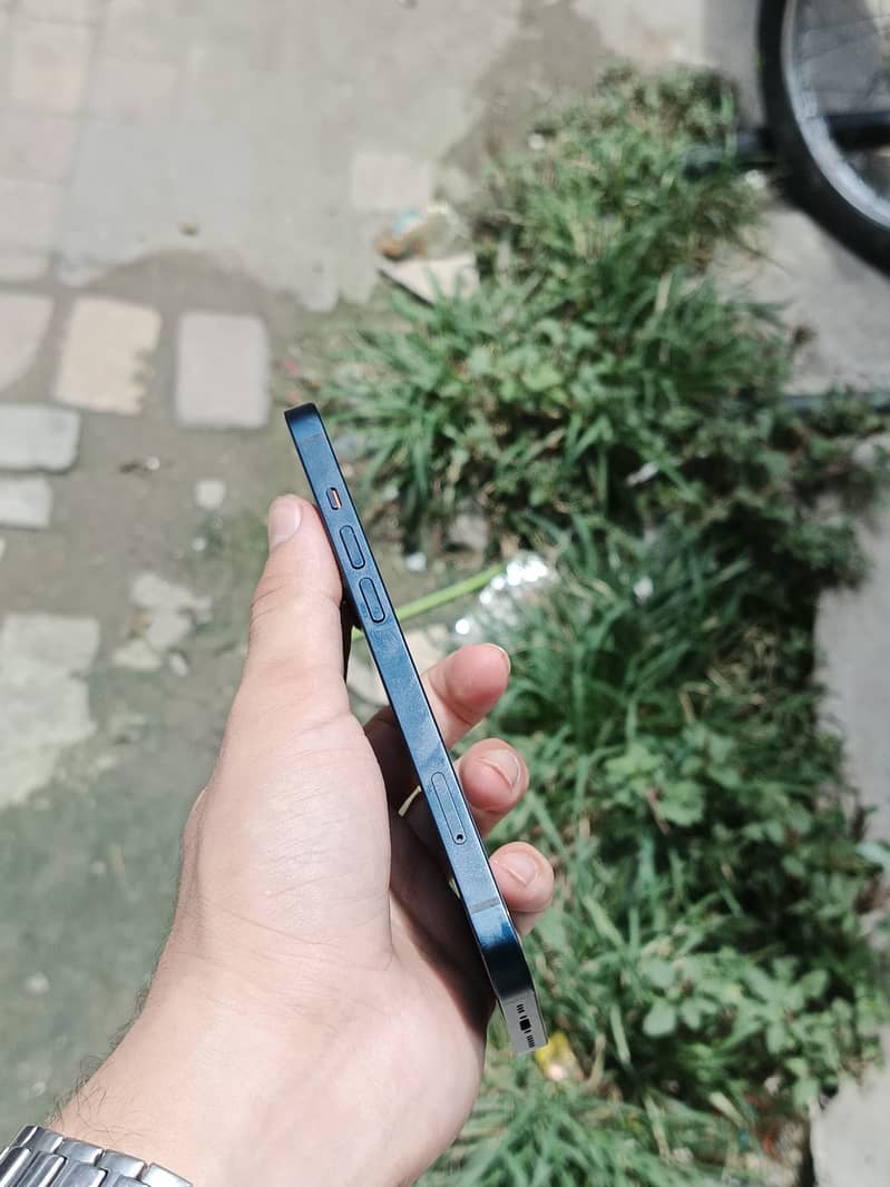 Apple iPhone 13 1