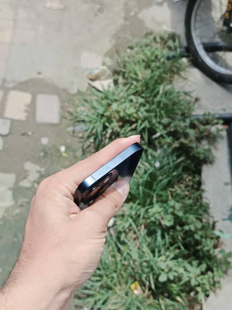 Apple iPhone 13 4
