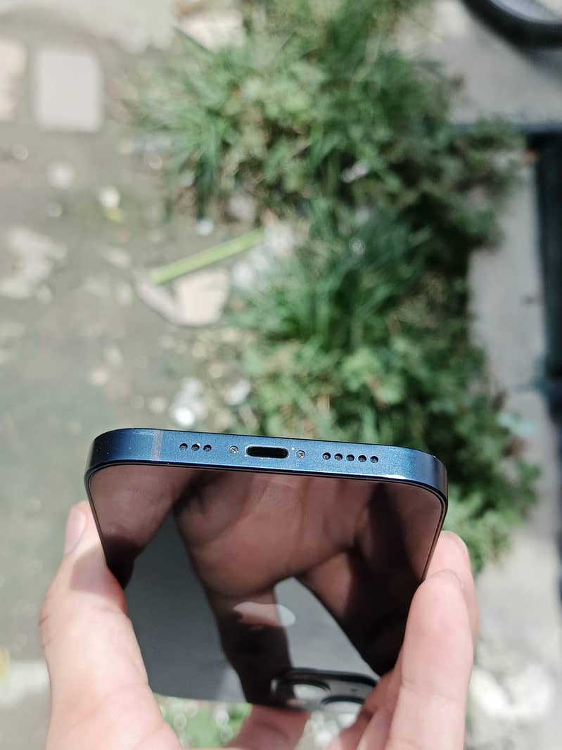 Apple iPhone 13 5