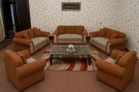 8 seater sofe set in good condition with high quality foam