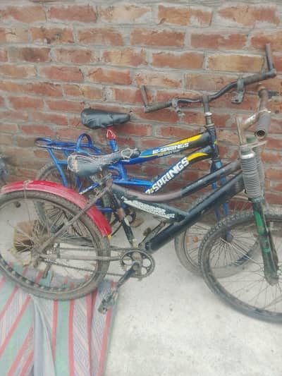 دونوں سائینکلیاں صرف چار ہزار کی چسکے والے دور رہیں