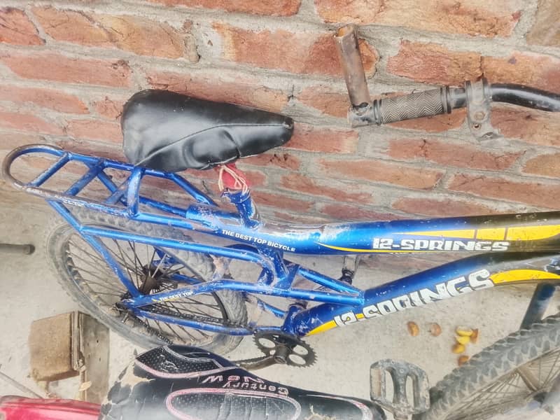 دونوں سائینکلیاں صرف چار ہزار کی چسکے والے دور رہیں 6