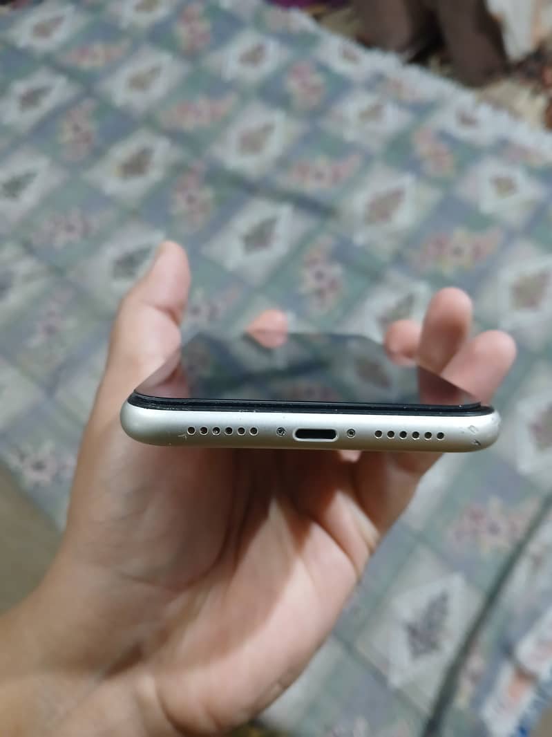 Apple iPhone 11 6