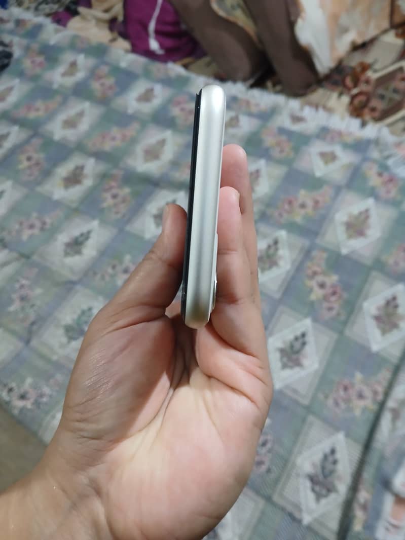 Apple iPhone 11 7