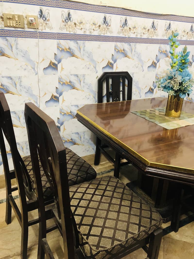 Dining Table & Chairs 3
