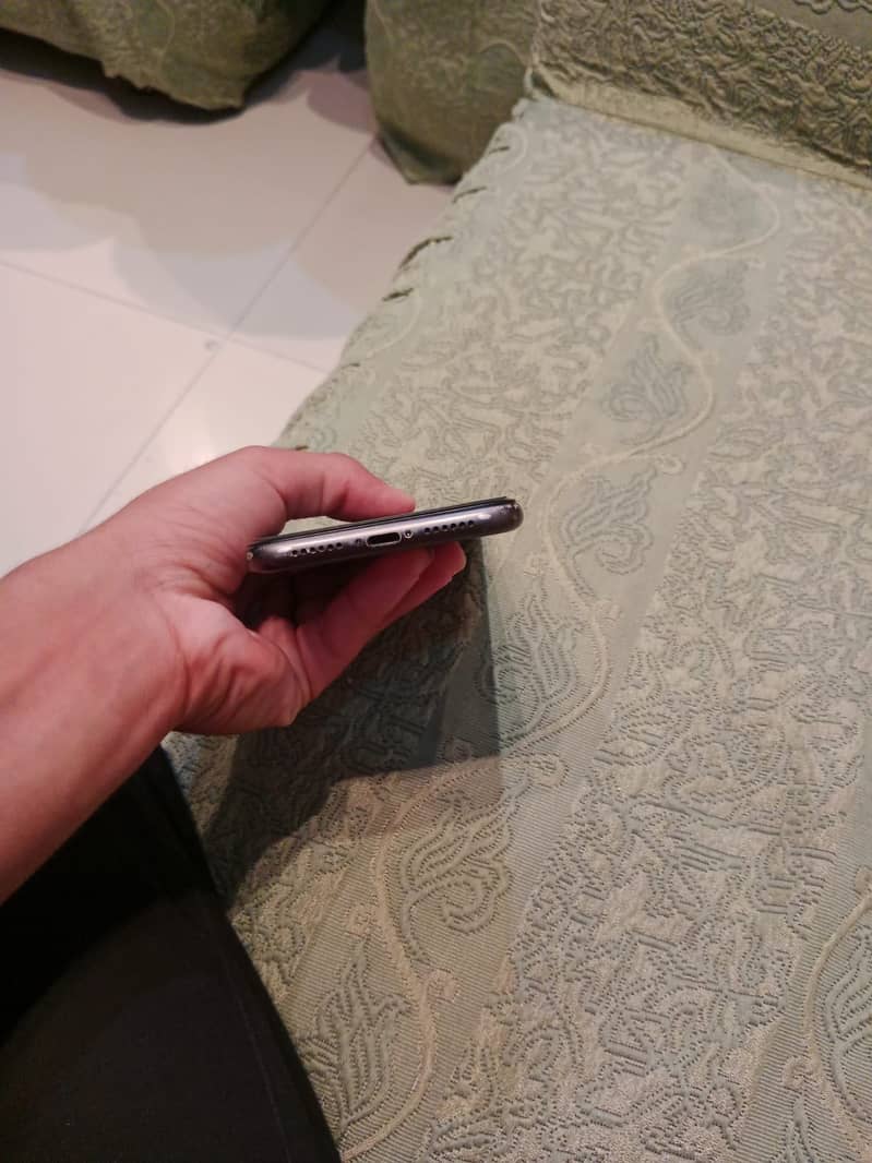 Apple iPhone 11 3