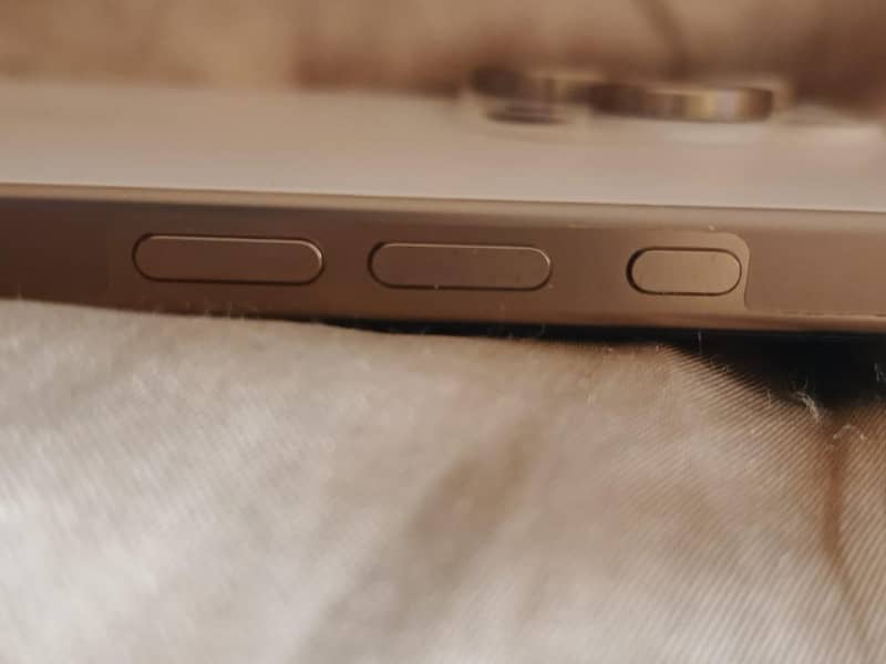 iPhone 16 Pro Max 3