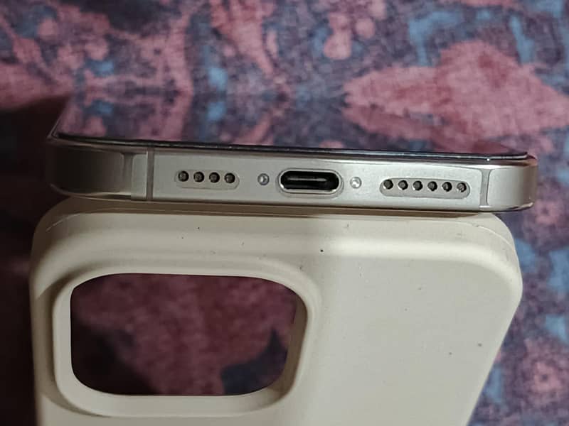 iPhone 16 Pro Max 7