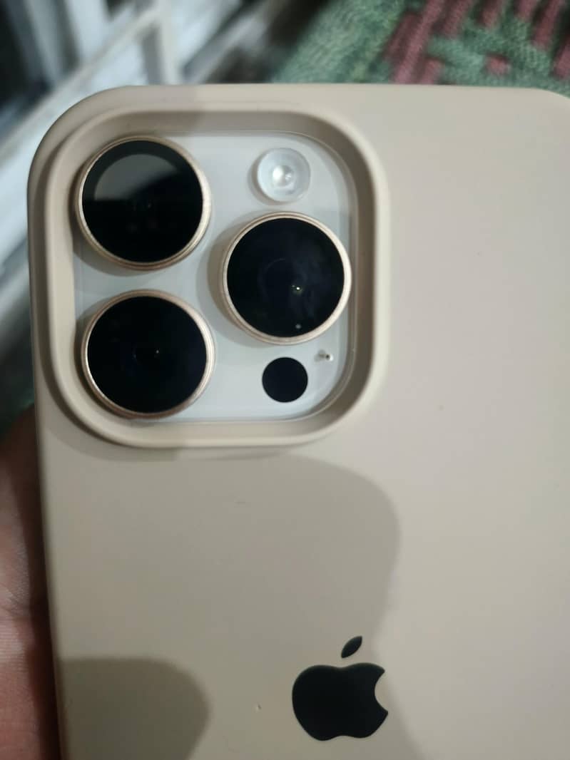 iPhone 16 Pro Max 10