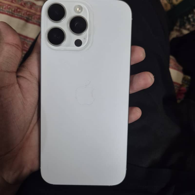 Iphone 16 pro max 4