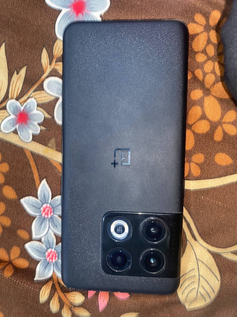 One Plus 10 Pro 4