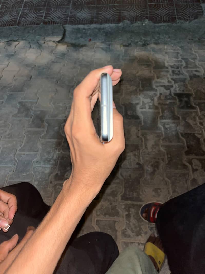 Google Pixel 8 4