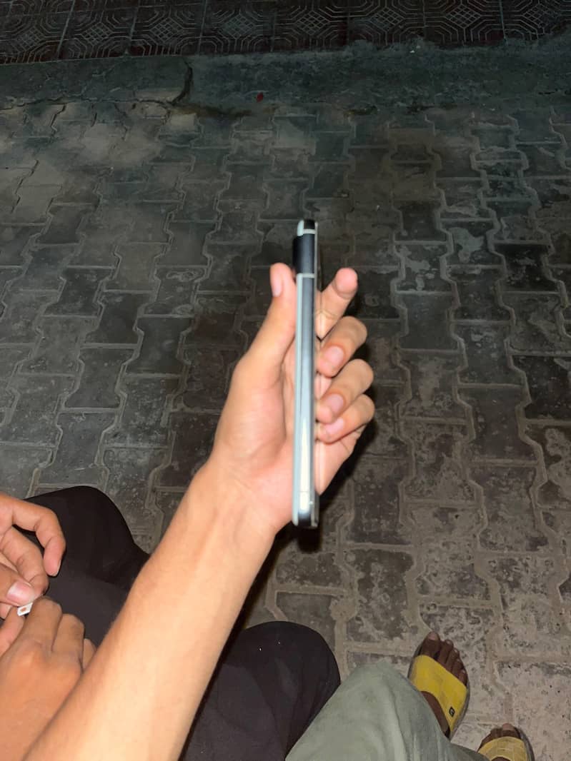 Google Pixel 8 5