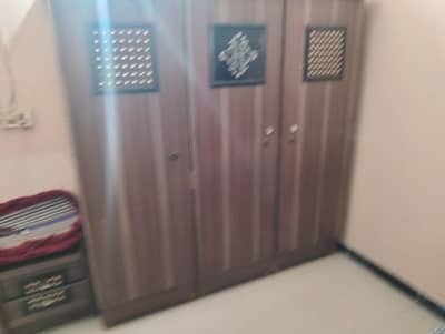 الماری /ڈریسنگ ٹیبل /آئرن۔ بد   .  .  .  .