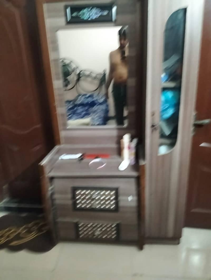 الماری /ڈریسنگ ٹیبل /آئرن۔ بد   .  .  .  . 1