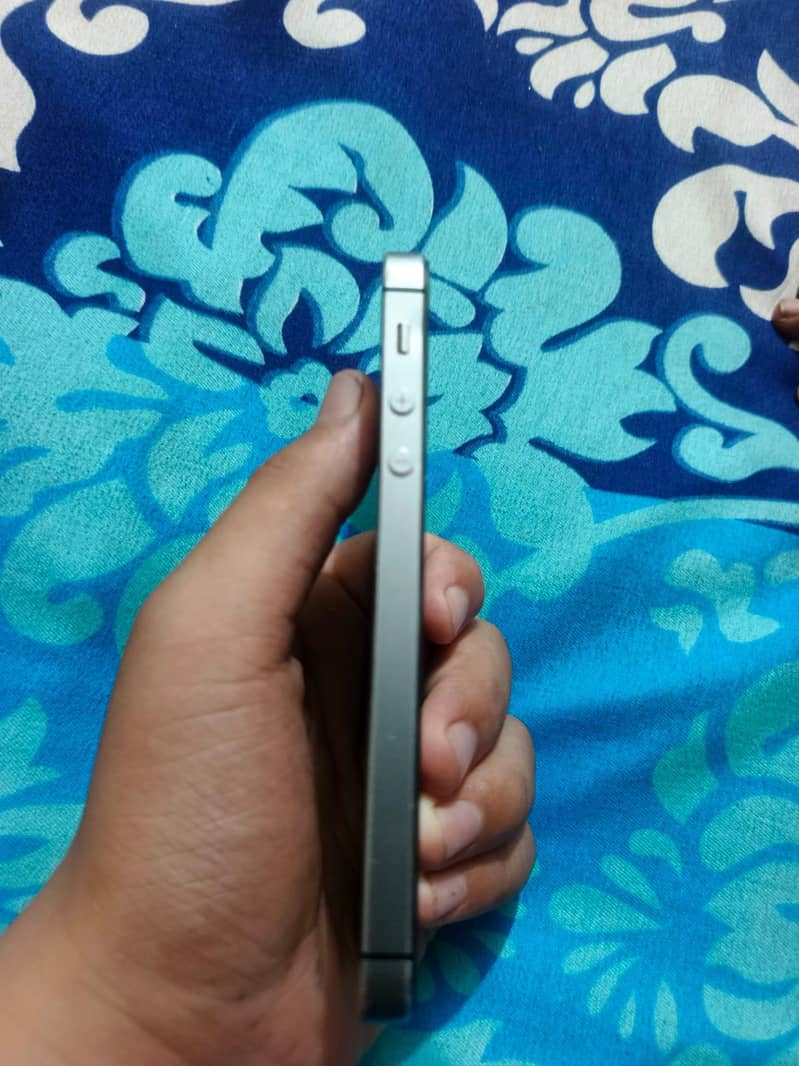 Apple iPhone 5s 4