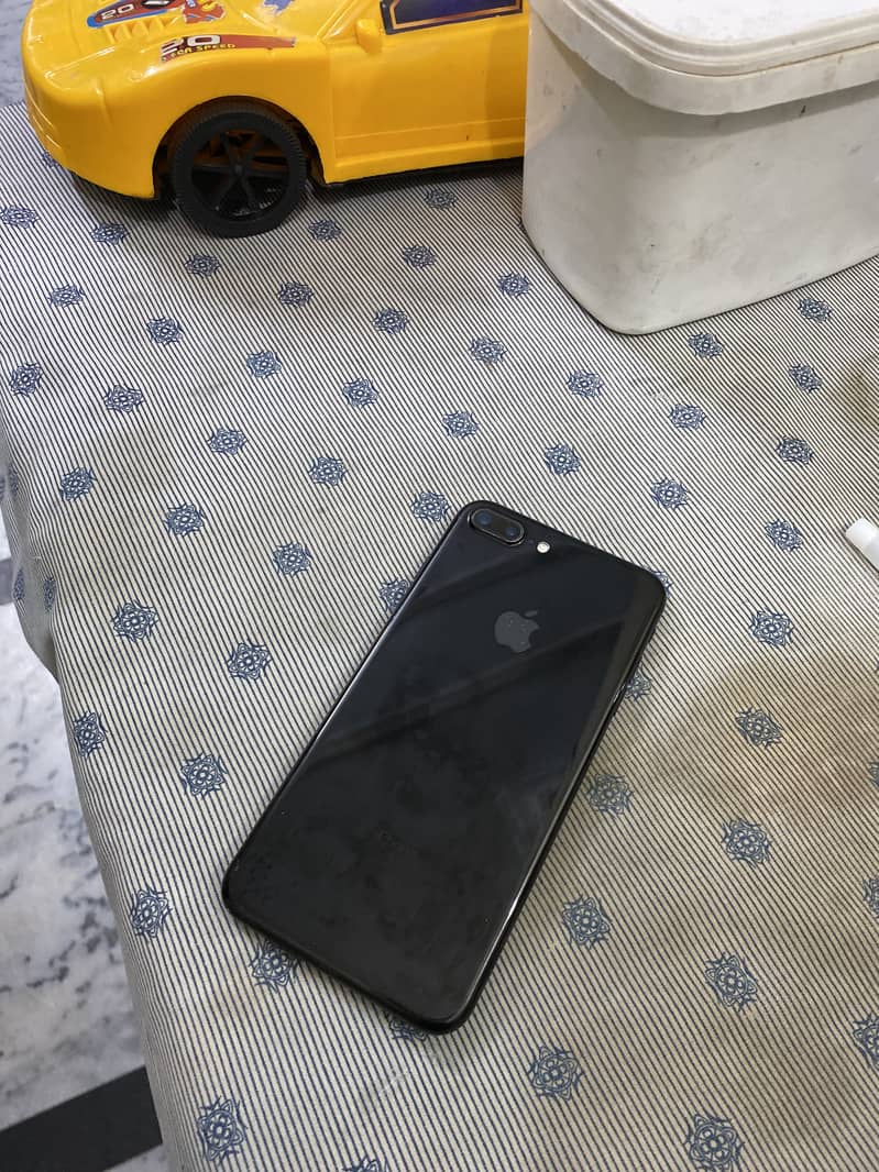 Apple iPhone 7 Plus 1