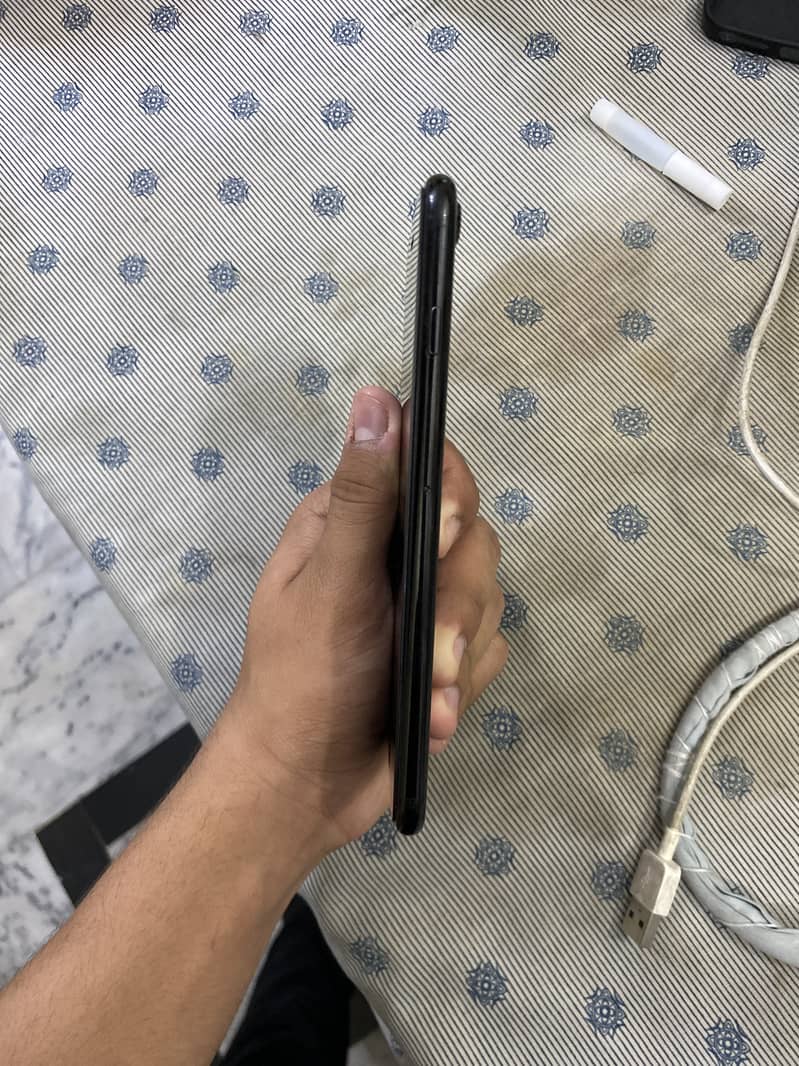 Apple iPhone 7 Plus 2