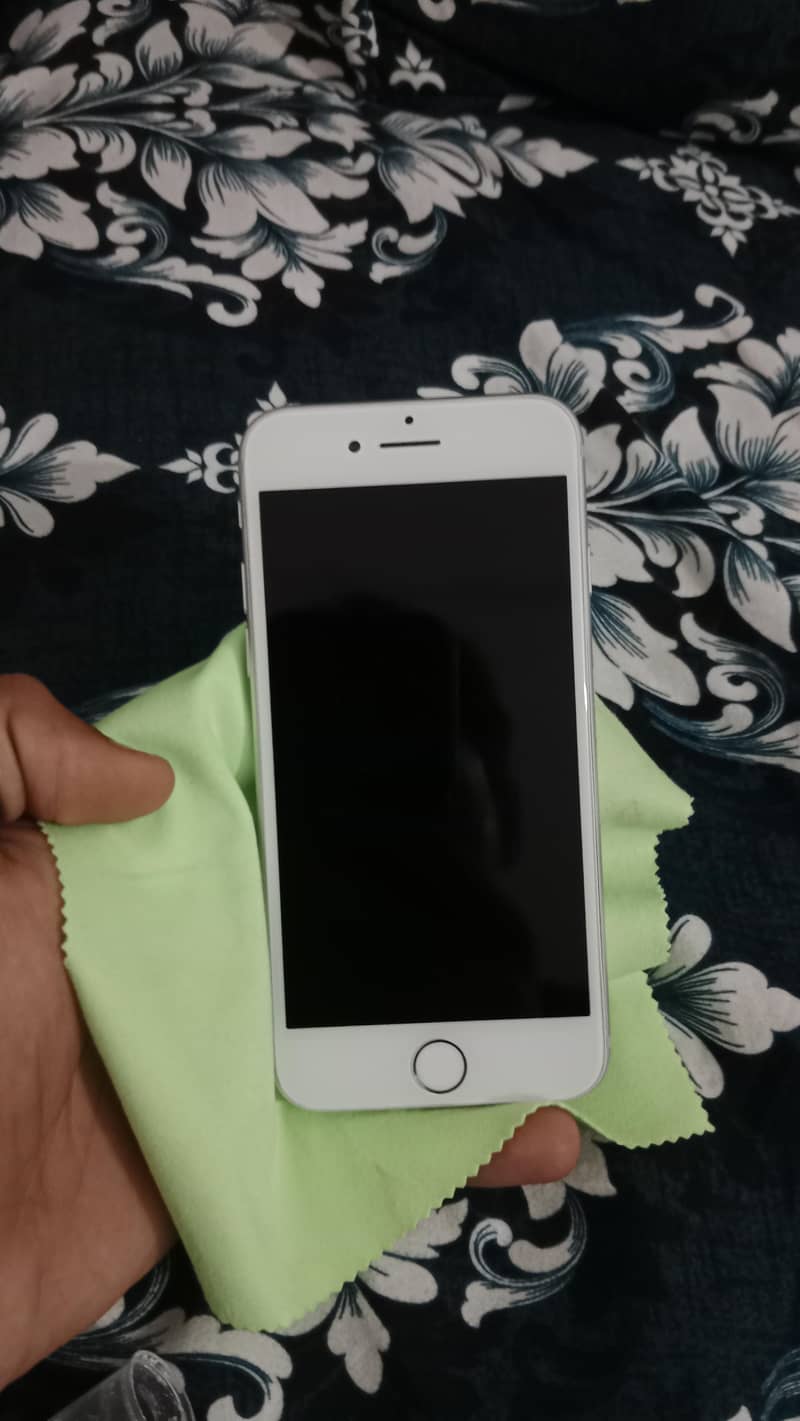 Apple iPhone 7 1
