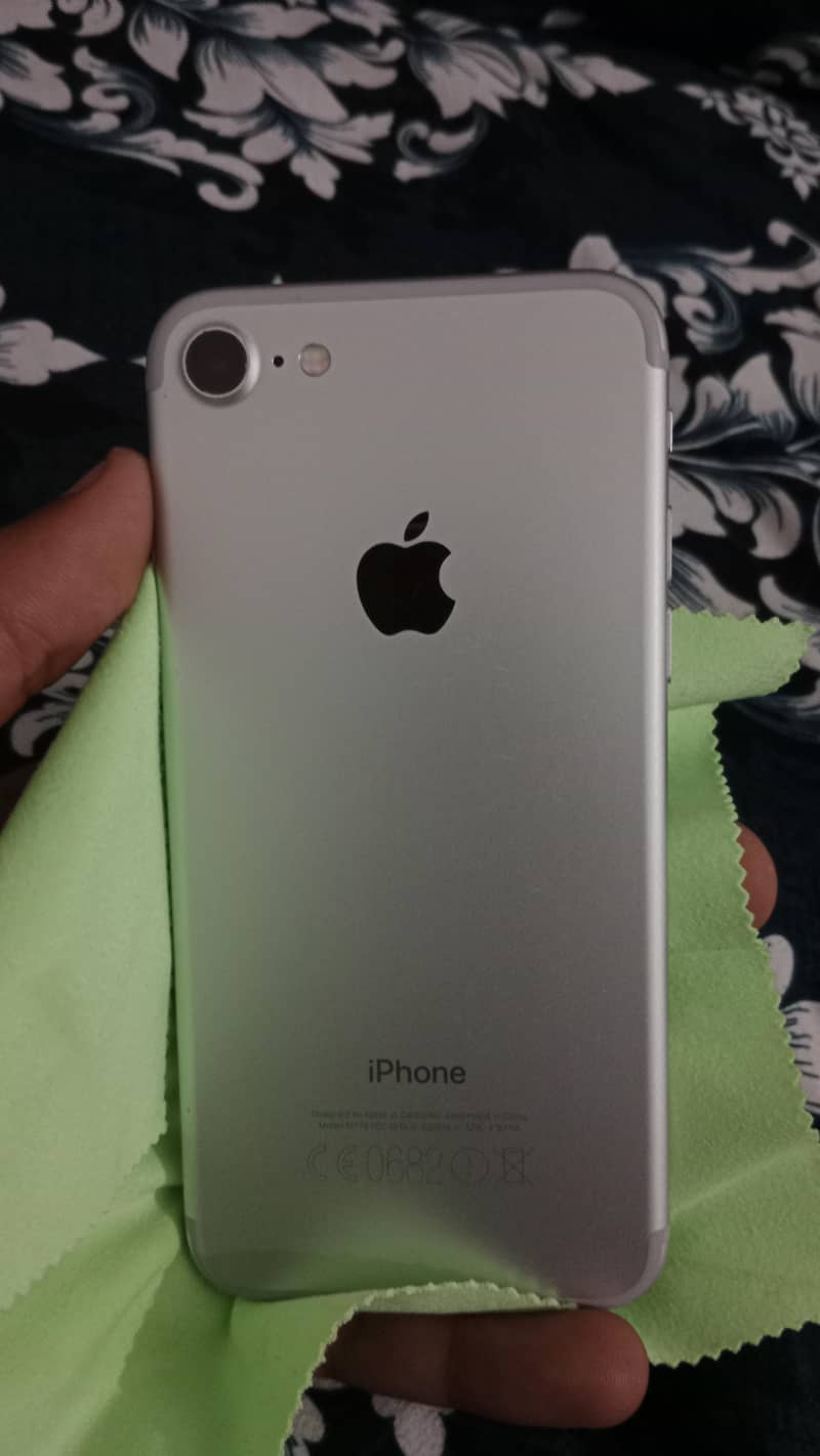 Apple iPhone 7 2