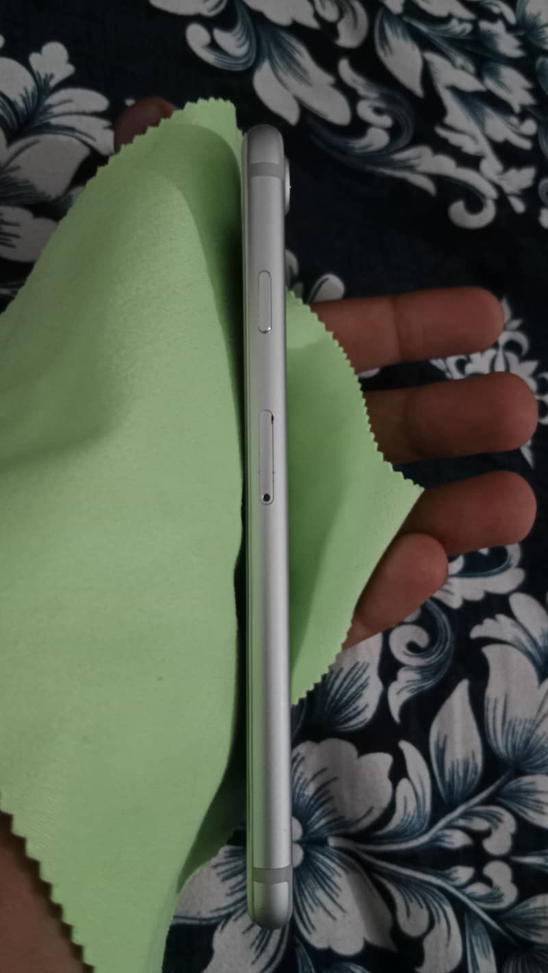 Apple iPhone 7 4