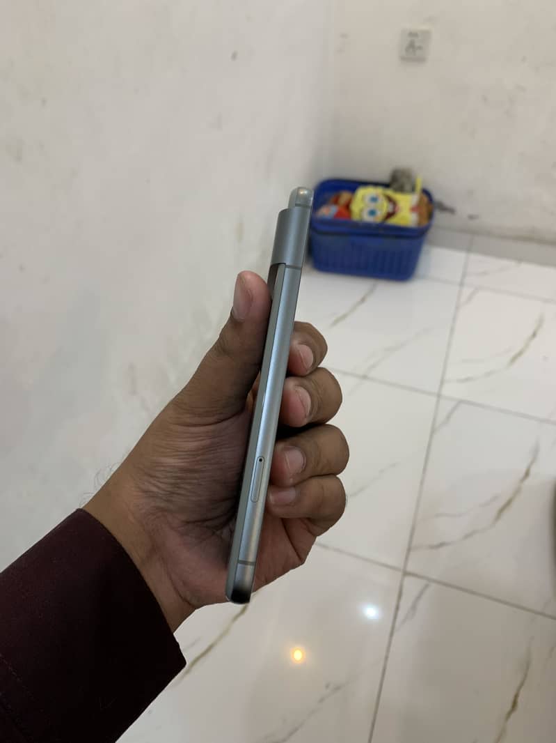 Google Pixel 8 4