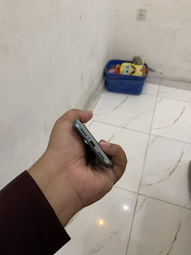 Google Pixel 8 5