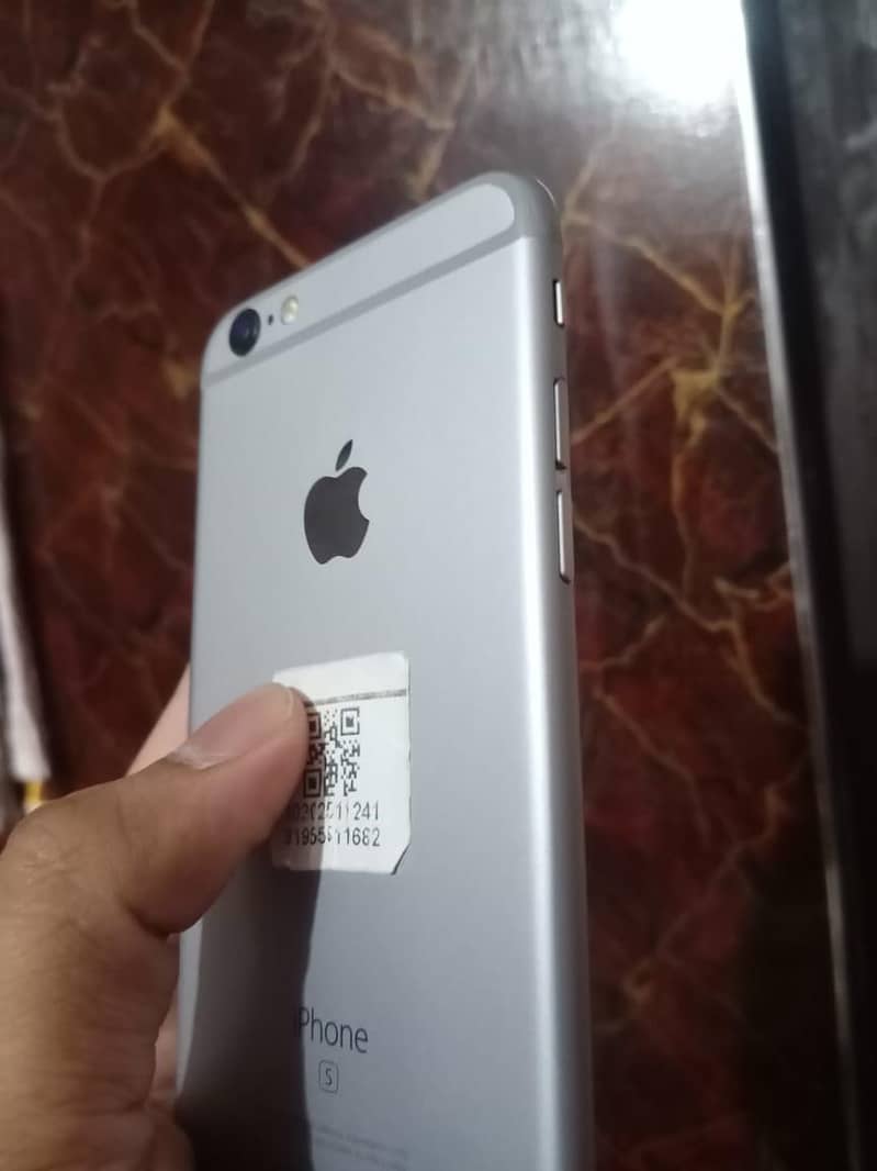 Apple iPhone 6S 4