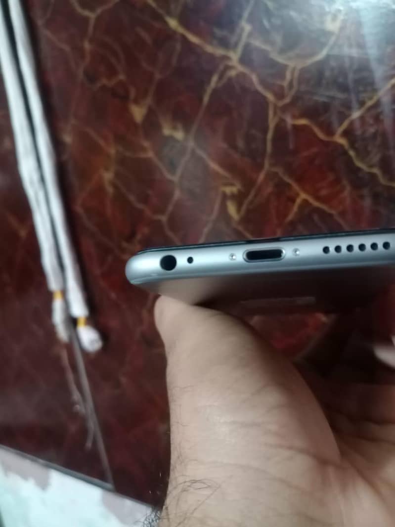 Apple iPhone 6S 5