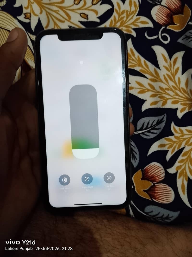 Apple iPhone 11 4