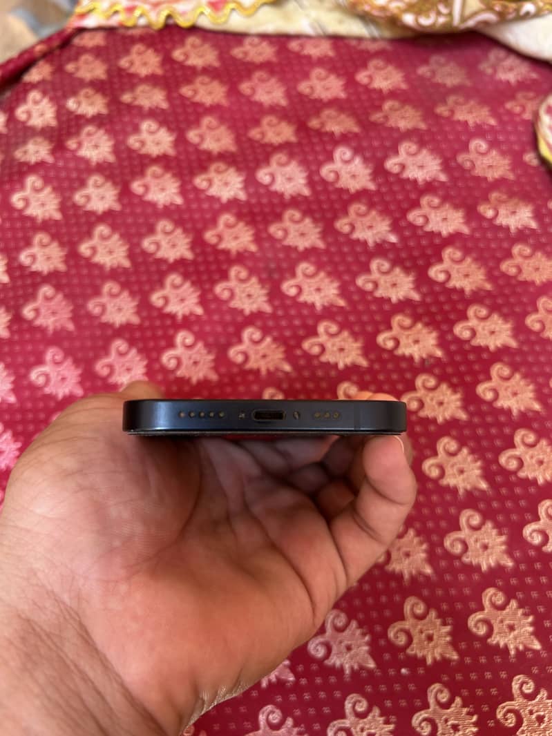Apple iPhone 13 4