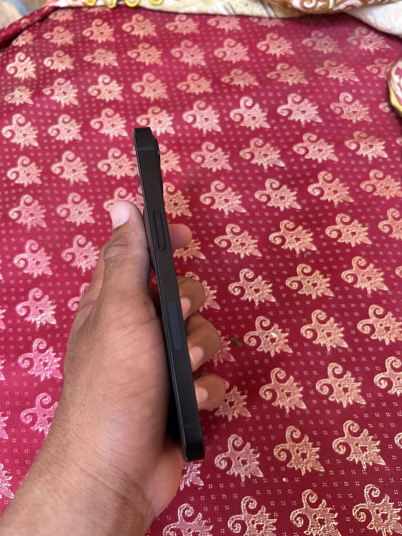Apple iPhone 13 5