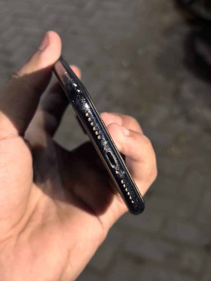 Apple iPhone X 3
