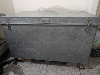 Heavy Duty Steel Storage Box / Petti - Excellent Condition