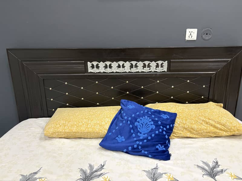 Bed and dressing Table 1
