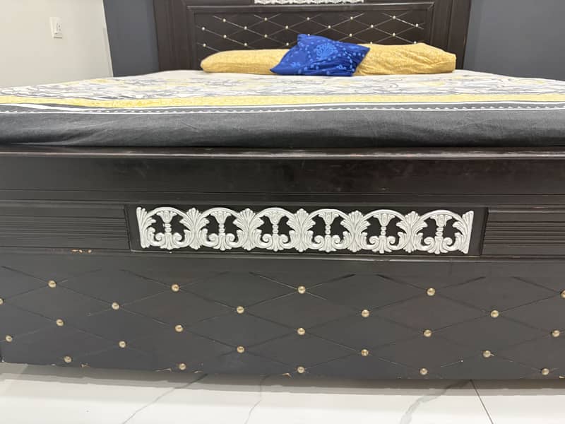 Bed and dressing Table 2