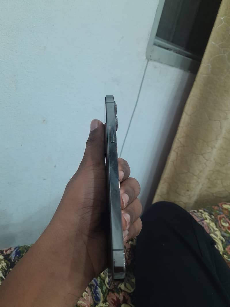 iPhone 12 pro max 4