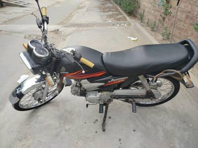 Yamaha (YD 100 Junoon)