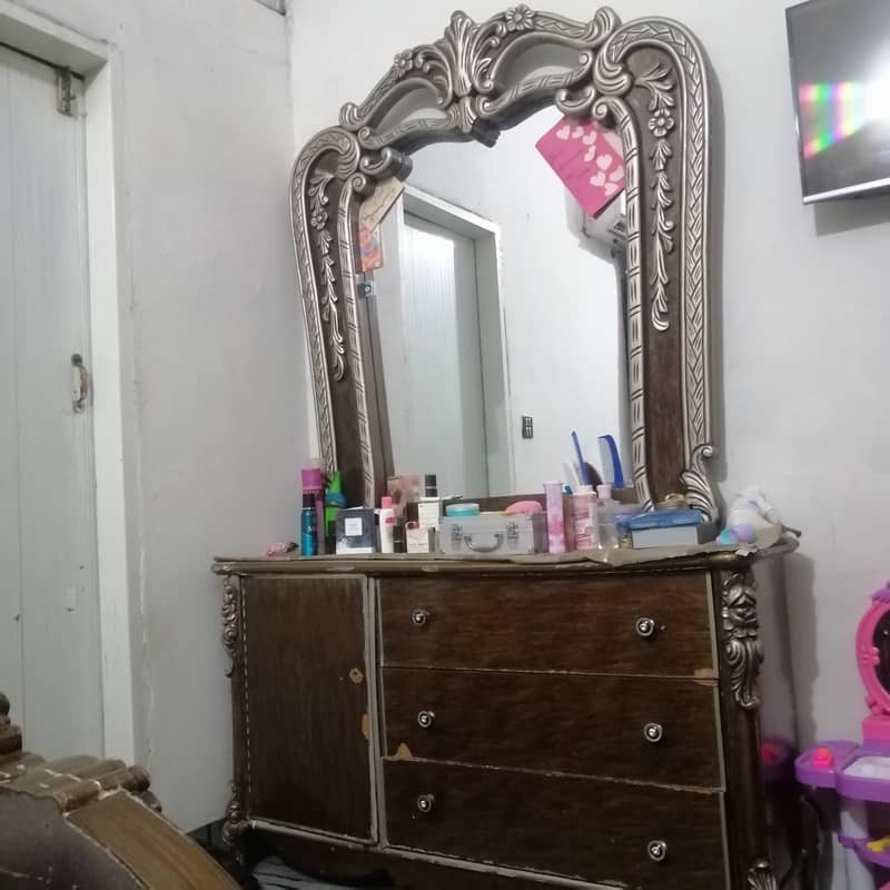 Dressing Table 0