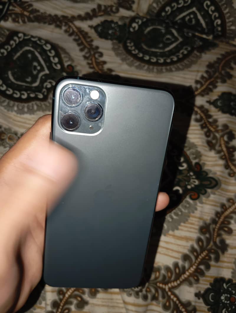 Apple iPhone 11 Pro Max 2