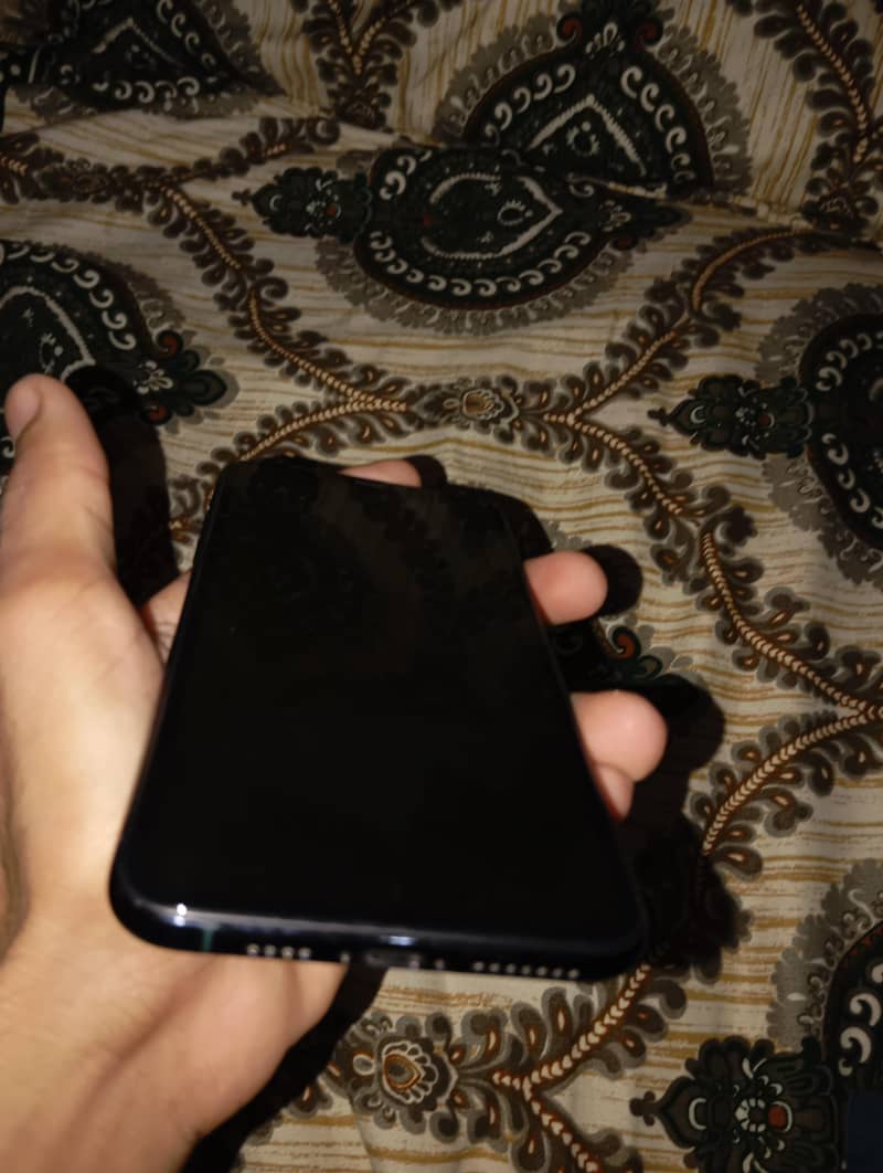 Apple iPhone 11 Pro Max 4